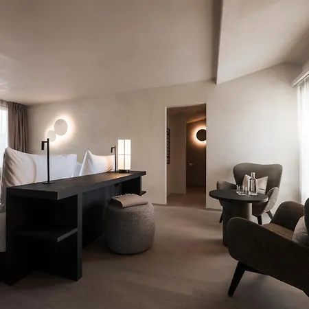 Отель Eisenhut Boutique 4*